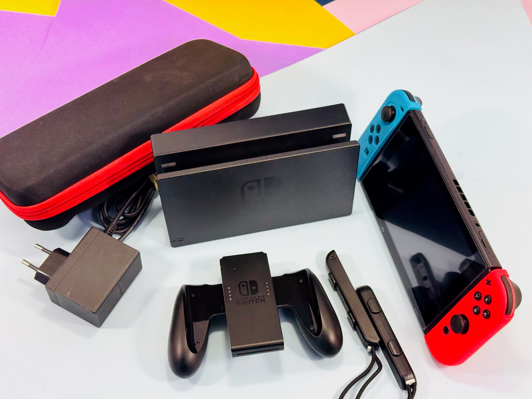 Nintendo Switch Azul/Rojo Neón con Accesorios y Funda