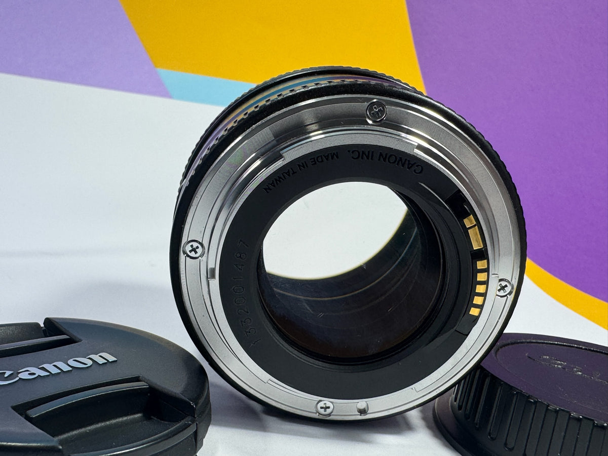 Canon EOS 800D + 2 Objetivos + Trípode