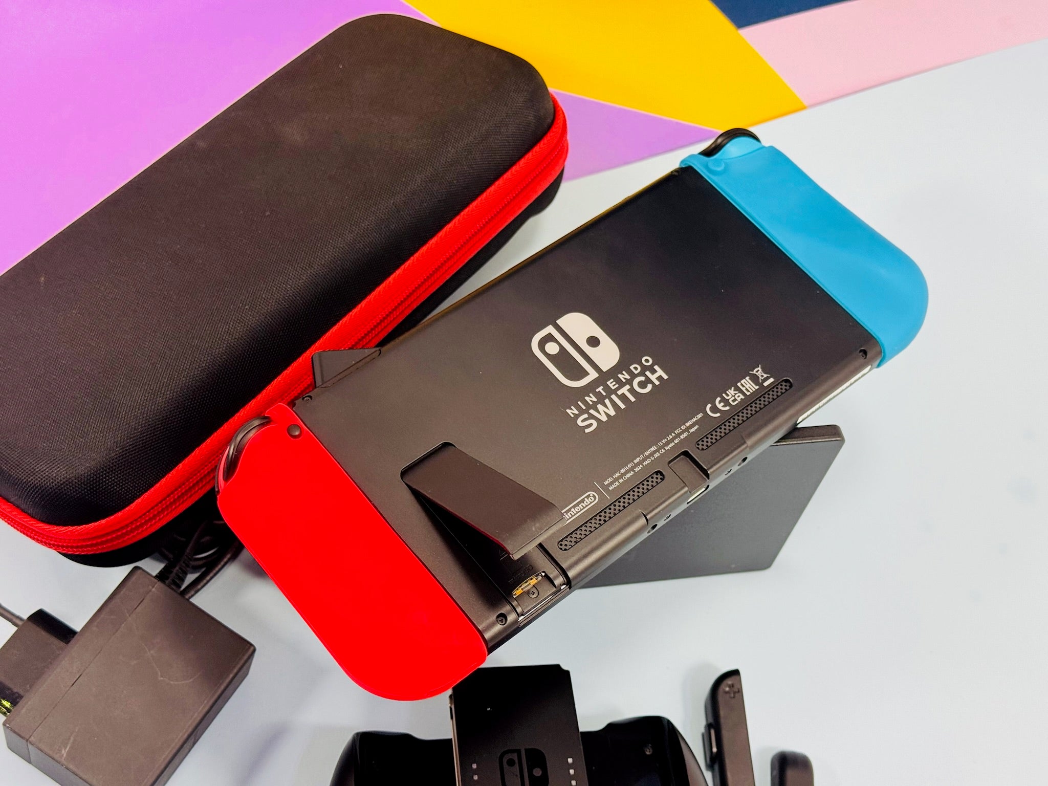 Nintendo Switch Azul/Rojo Neón con Accesorios y Funda