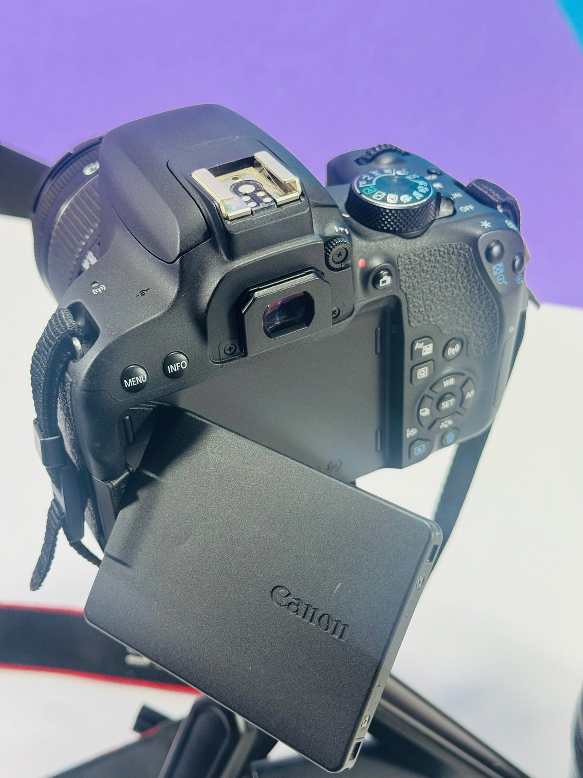 Canon EOS 800D + 2 Objetivos + Trípode