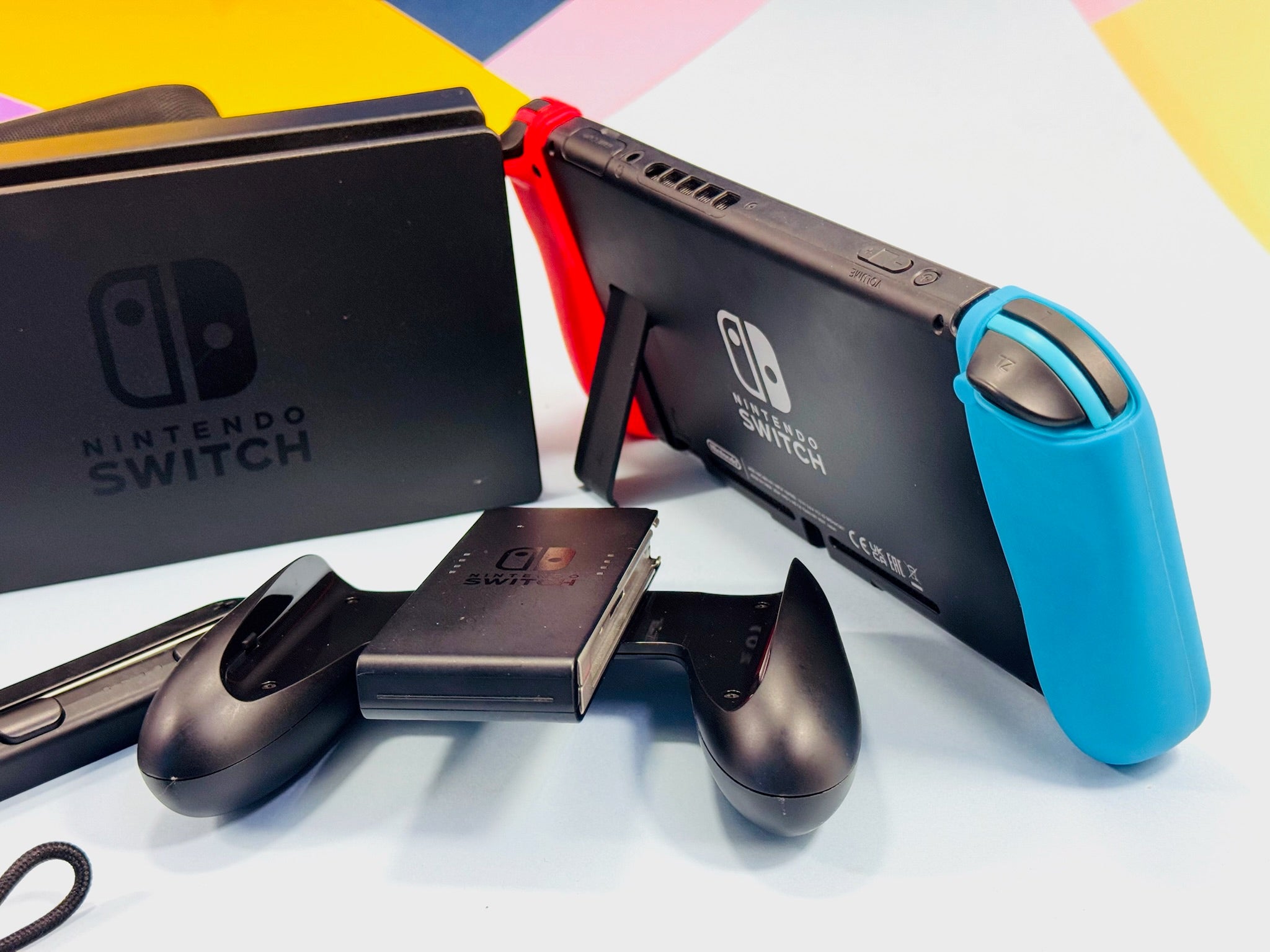 Nintendo Switch Azul/Rojo Neón con Accesorios y Funda