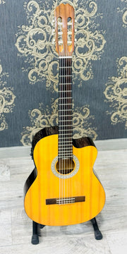 Guitarra Admira Sara EC con Funda