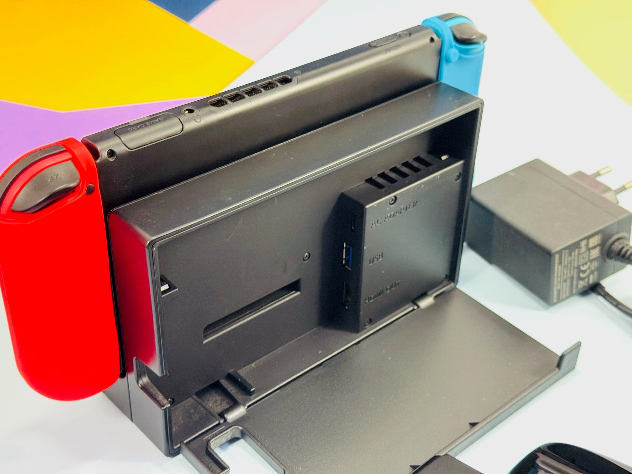 Nintendo Switch Azul/Rojo Neón con Accesorios y Funda
