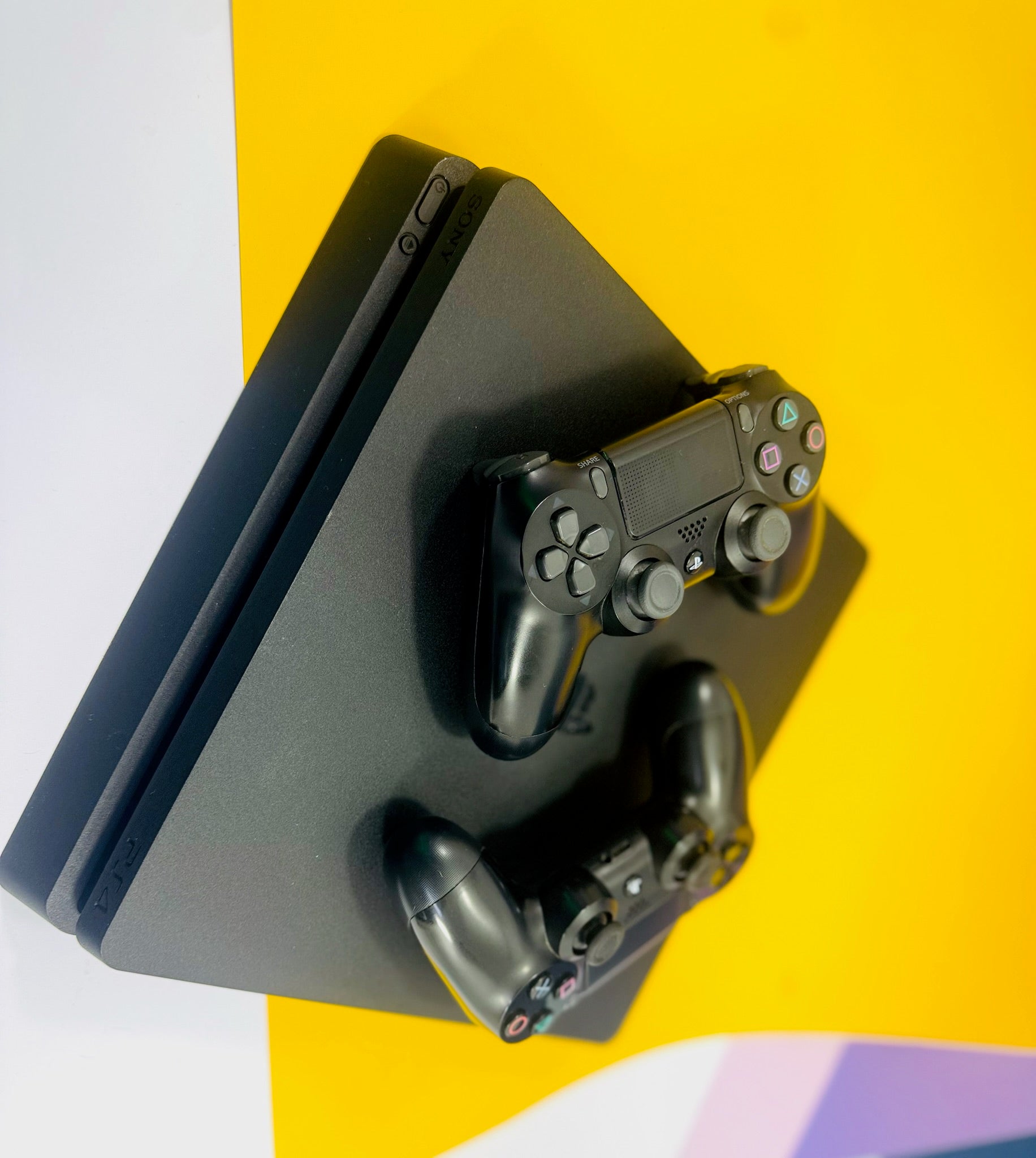 PlayStation 4 Slim 1TB con Mando Extra