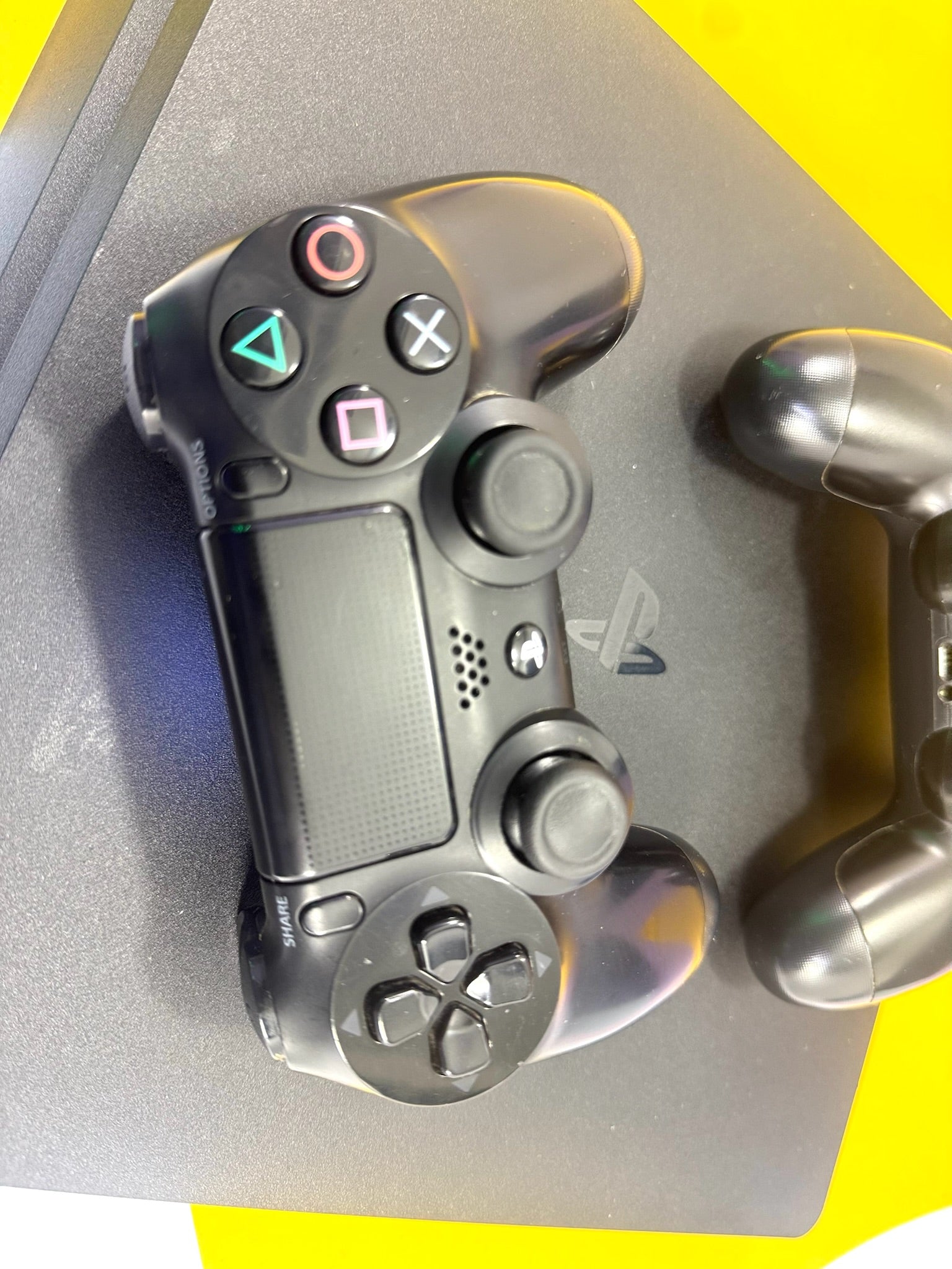 PlayStation 4 Slim 1TB con Mando Extra