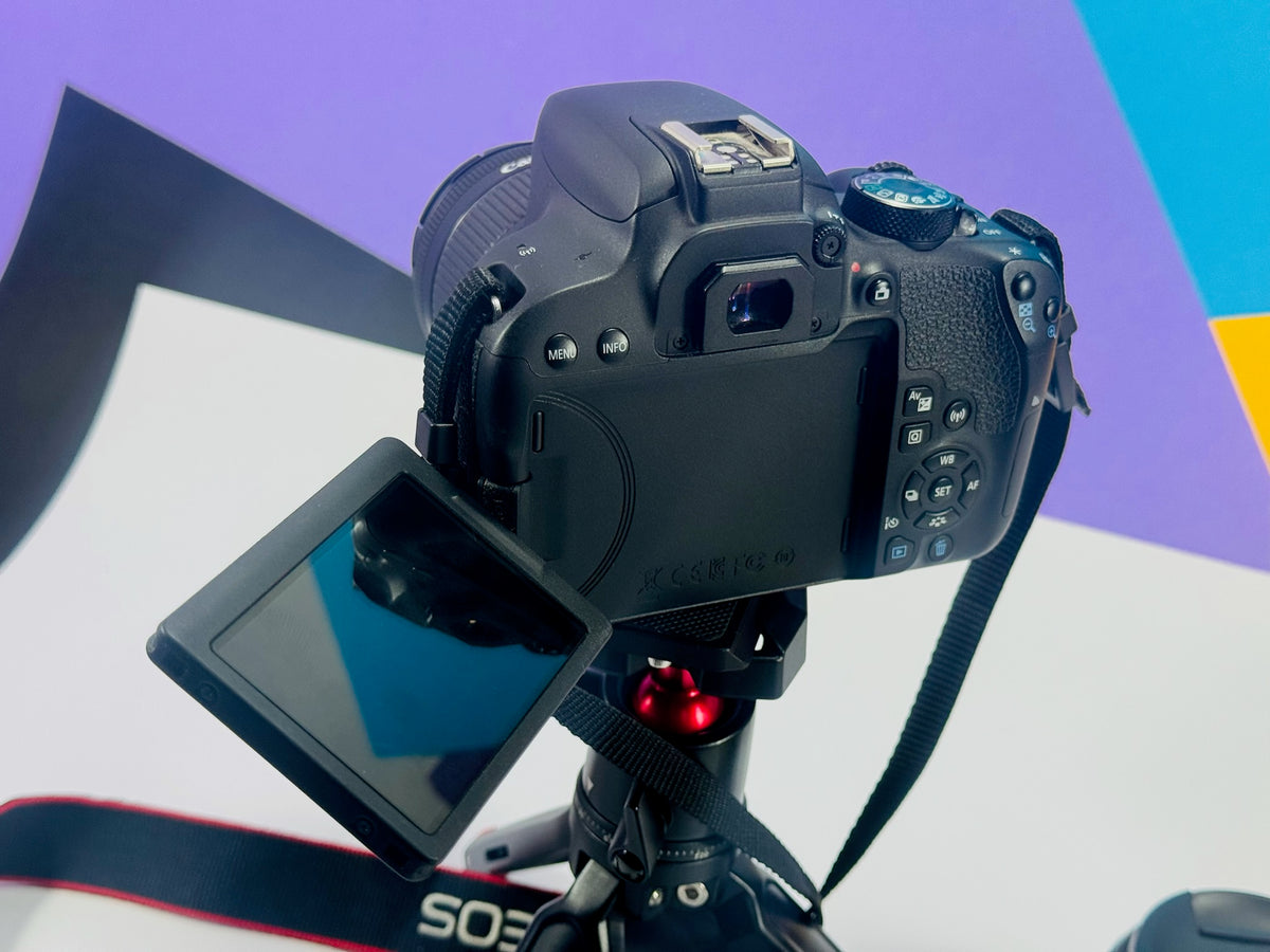 Canon EOS 800D + 2 Objetivos + Trípode