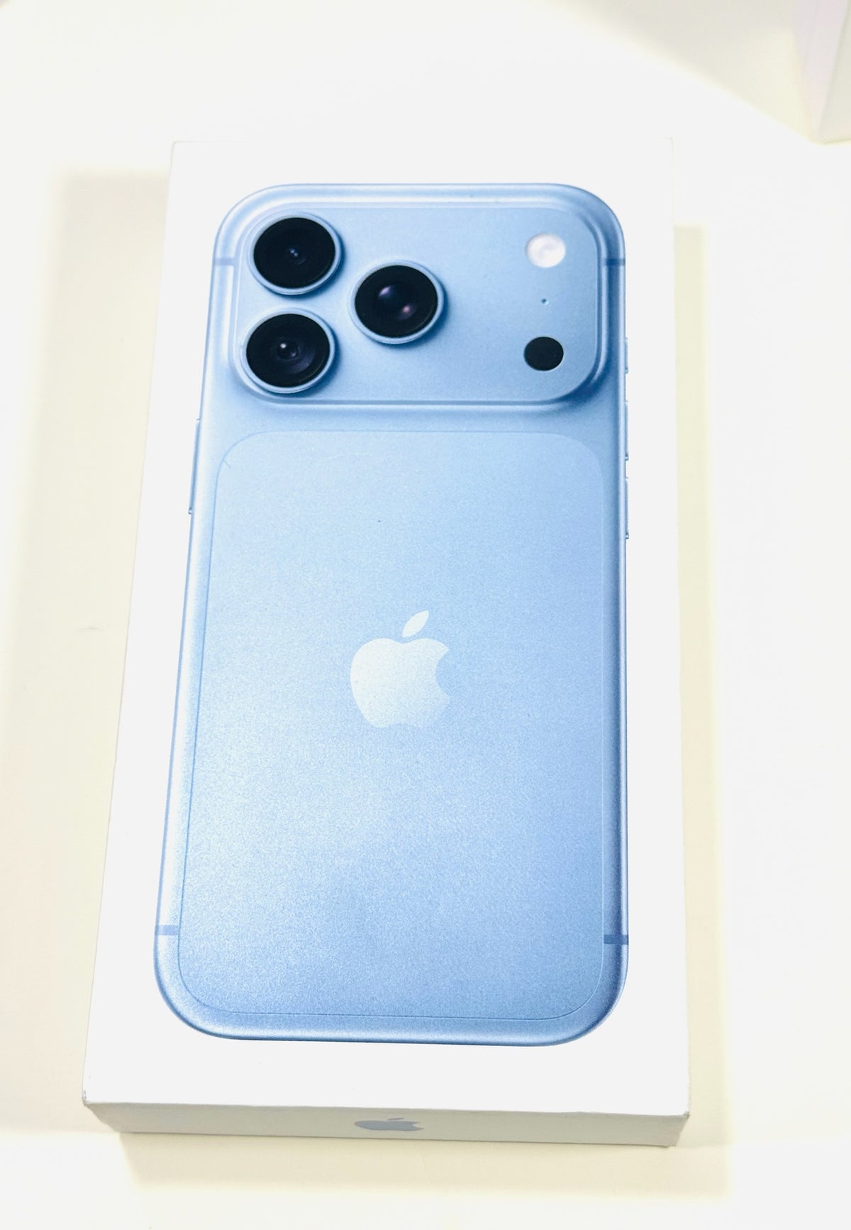 Apple iPhone 18 Pro – 256 GB · Azul Glaciar · Nuevo precintado